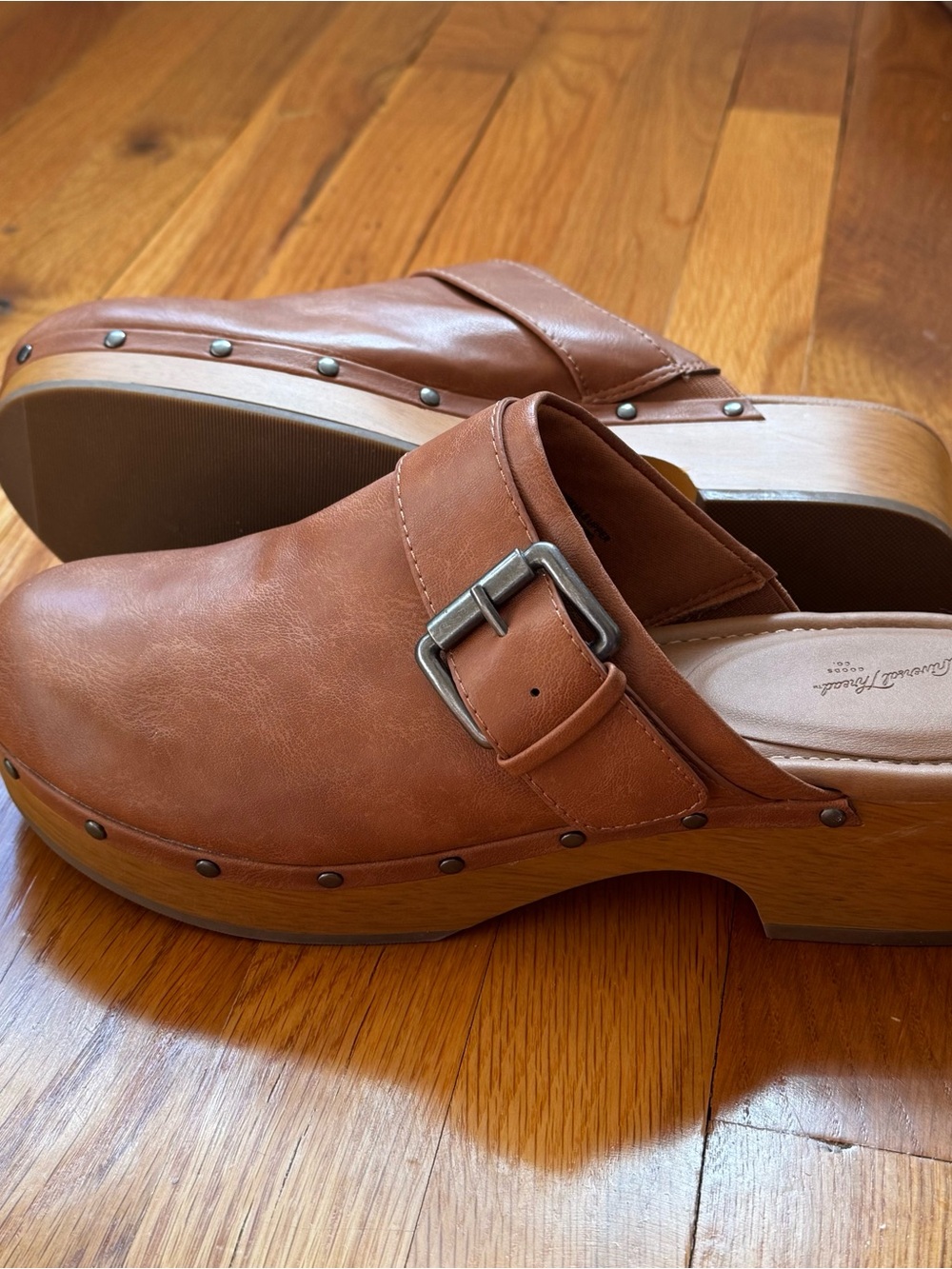 Universal Thread Tan Brown Clogs Mules Buckle Wood Heel Size 11 NWT
